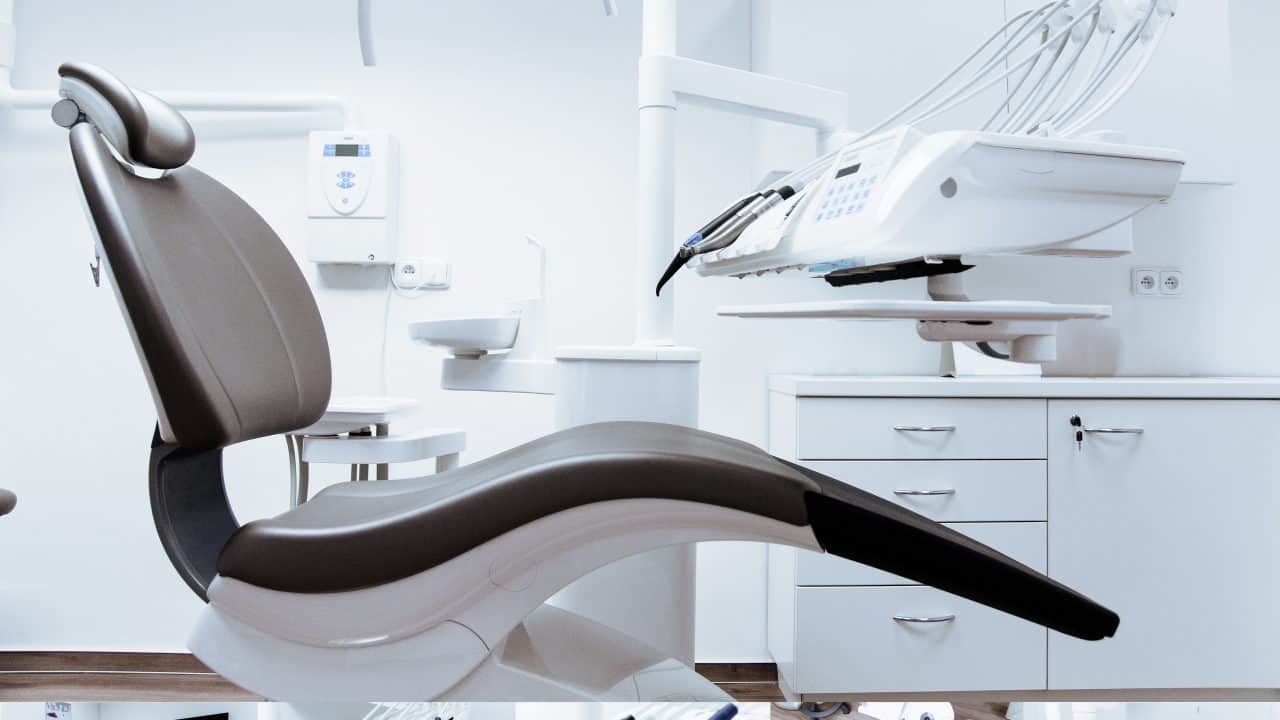 https://digitalhealthbuzz.com/wp-content/uploads/2019/04/chair-clean-dental-care-287237-1280x720.jpg