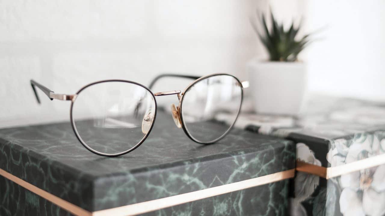https://digitalhealthbuzz.com/wp-content/uploads/2020/06/gray-framed-eyeglasses-on-black-surface-2095953-1-1280x720.jpg