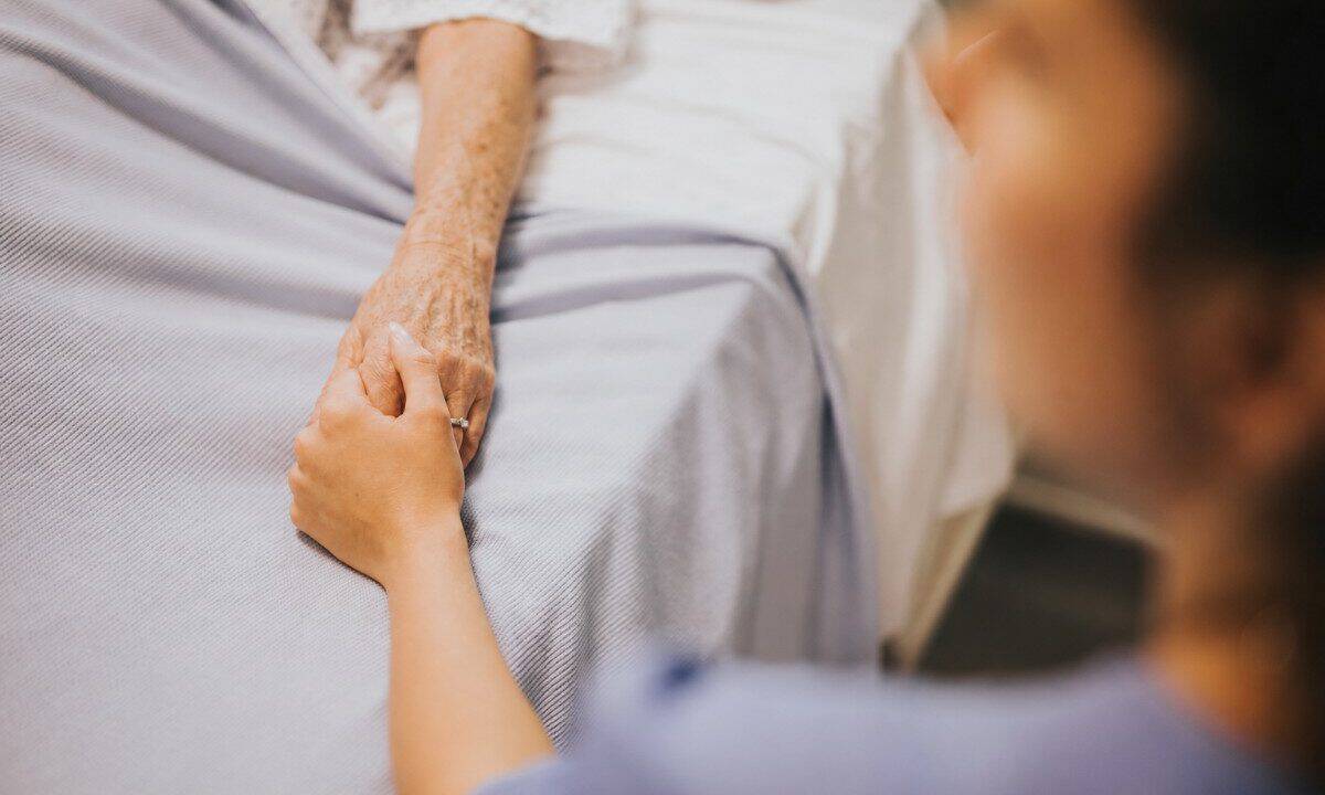 https://digitalhealthbuzz.com/wp-content/uploads/2026/08/Guardian-Angel-Carers-Highlights-the-Dignity-and-Privacy-End-of-Life-Home-Care-Offers-1-1200x720.jpg